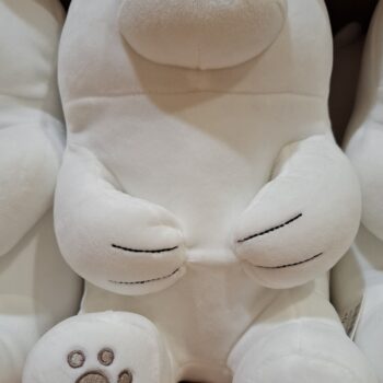 かわいい白いぬいぐるみ