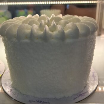 丸いバニラマウスケーキ