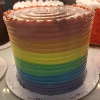 丸いレインボーケーキ