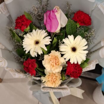 盛り合わせの花の花束