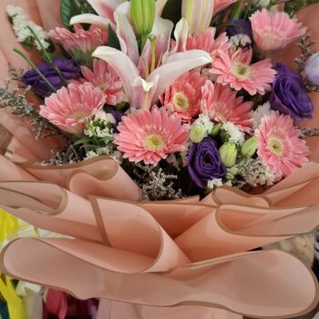 紫とピンクの花の花束
