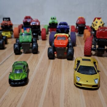 車のおもちゃのグループ