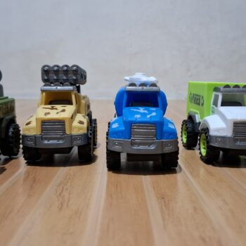 軍用車のおもちゃのグループ