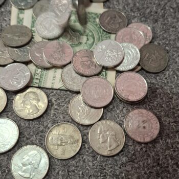 ドル紙幣と硬貨