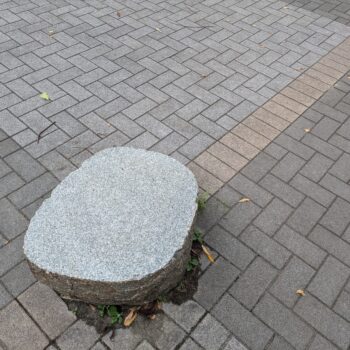 石のイス