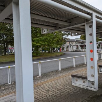 バス停の待つところ